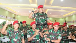 Danjen Kopassus saat kunjungan di Batalyon 14 Grup 1 Kopassus, Kamis 28/2 (dok. KM)
