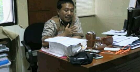 Kasubag Keuangan Bappeda Kota Depok, Zaenal Arifin Saat Diwawancarai Diruang Kerjanya, Jumat 1/3/2019 (dok. KM)