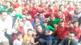 Direktur Perusahaan dengan staf dan kariawan Jimi Hantu (dok. KM)