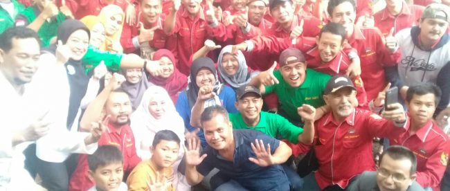 Direktur Perusahaan dengan staf dan kariawan Jimi Hantu (dok. KM)