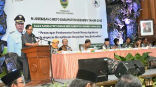 Wakil Ketua DPRD Kabupaten Kebumen Miftahul Ulum memberikan sambutan dalam pembukaan Musrenbang RKPD Kabupaten Kebumen tahun 2019 di Gedung Pertemuan Setda, Rabu 20/3/2019 (dok. KM)