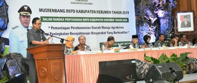 Wakil Ketua DPRD Kabupaten Kebumen Miftahul Ulum memberikan sambutan dalam pembukaan Musrenbang RKPD Kabupaten Kebumen tahun 2019 di Gedung Pertemuan Setda, Rabu 20/3/2019 (dok. KM)
