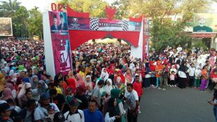 Warga Kota Langsa antusias mengikuti kegiatan Jalan Sehat yang digelar oleh Badan Pemenangan Nasional (BPN) Prabowo-Sandi Kota Langsa, Minggu 24/3/2019 (Dok. KM)