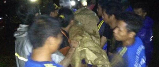 Korban tertimbun longsor Wartini (61) tertimbun longsor dievakuasi tim TNI, BPBD, Tagana dan warga masyarakat di Watukumpul Pemalang pada Sabtu dini hari (23/3) pukul 00.30 (dok. KM)