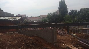 Gedung toko yang diduga belum mengantongi IMB di wilayah Bekasi Barat, Kota Bekasi (dok. kM)