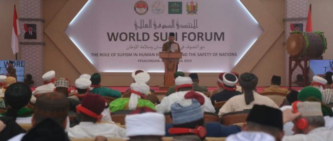 Menteri Pertahanan RI Ryamizard Ryacudu memberikan sambutan pada World Sufi Forum di Pekalongan, Jateng pada Senin 8/4/2019.