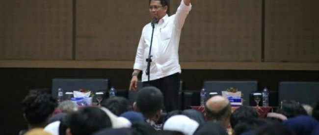 Menteri Komunikasi dan Informatika Rudiantara memberikan pemaparan dalam kuliah umum bertema 