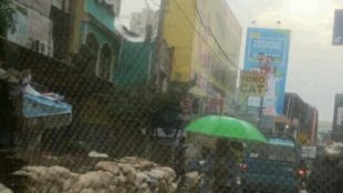 Suasana Jalan Margonda Raya dan pejalan kaki yang terabaikan haknya (dok. KM)