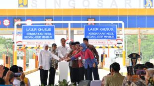 Presiden Joko Widodo meresmikan pembukaan tol Pandaan-Malang, Jawa Timur, 13/5/2019 (dok. KM)