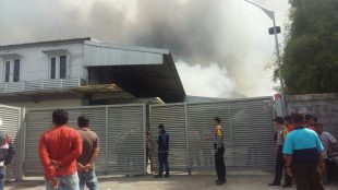 Gudang milik PT Pangkalpinang Distributor Raya (Wings) yang mengalami kebakaran di Jalan Len Listrik, Kelurahan Gabek, Kecamatan Gabek, Kota Pangkalpinang, Provinvi Babel, 24/5/2019 (dok. KM)