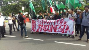 Unjuk rasa HMI di depan Mapolda Babel, Senin 27/5/2019 (dok. KM)