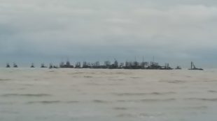 Aktivitas tambang inkonvensional (TI) apung di perairan laut Pantai Takari Desa Rebo, Kecamatan Sungailiat, Kabupaten Bangka, Kamis 27/6/2019 (dok. KM)