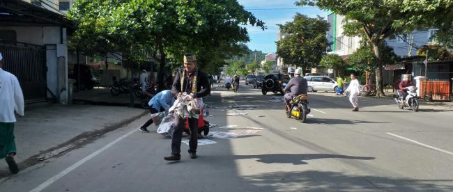 Suasana setelah salat Id di Samarinda, Kalimantan Timur, 5/6/2019 (dok. KM)