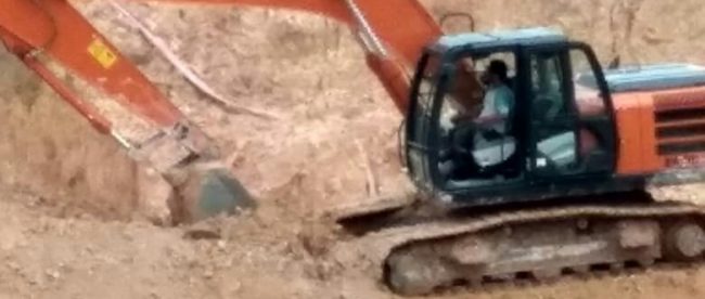 Aktivitas tambang PT BMM di dekat Kolong PDAM Desa Merawang, Kabupaten Bangka (dok. KM)