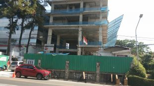 Pembangunan hotel di Jalan Pajajaran, Kota Bogor, yang mengorbankan rumah bersejarah pahlawan nasional Brigjen Hasan Basry (dok. KM)