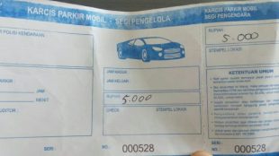 Tiket parkir kendaraan di Pasar Merdeka, Kota Bogor (dok. KM)