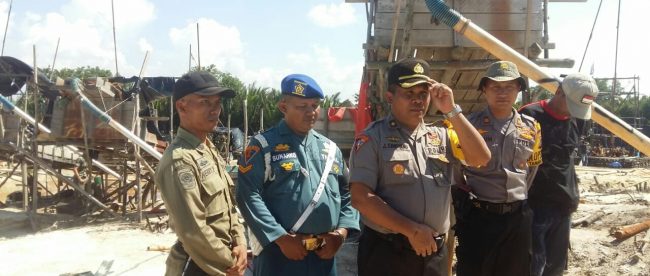 Tim gabungan aparat dari berbagai instansi saat melakukan penertiban tambang ilegal rajuk di Sungai Rangkui, Kota Pangkalpinang, Rabu 26/6/2019 (dok. KM)