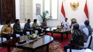 Presiden Joko Widodo menerima panitia seleksi (pansel) calon pimpinan Komisi Pemberantasan Korupsi (KPK) periode 2019-2023., di Ruang Jepara, Istana Merdeka, Jakarta, Senin 17/6/2019 (dok. Setpres)