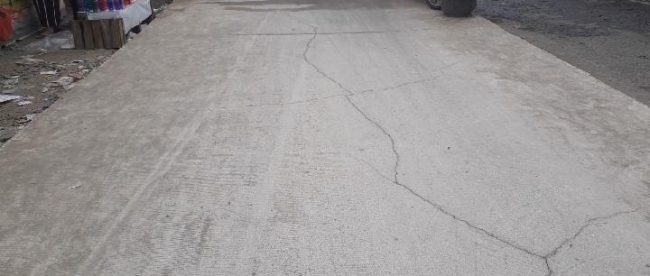 Kondisi keretakan jalan beton di Pasar Seroja, Bekasi Utara (dok. KM)