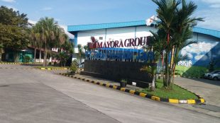 Pabrik PT. Tirta Fresindo Jaya (Mayora Group) di Caringin, Kabupaten Bogor (stock)