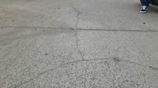 Kondisi jalan beton di Pasar Seroja, KOta Bekasi (dok. KM)