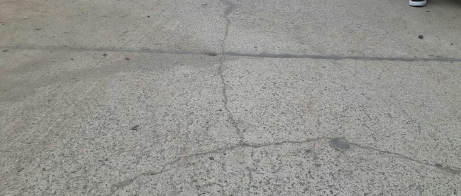 Kondisi jalan beton di Pasar Seroja, KOta Bekasi (dok. KM)