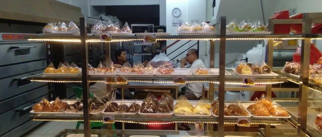 Berbagai varian roti produksi Rotte Bakery, Depok (dok. KM)