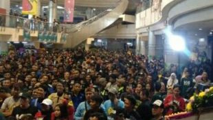 Ribuan anggota Komunitas Kebumen Bersatu (KKB) menghadiri hari jadi pertama di Mal WTC Mangga Dua, Jakarta pada Minggu, 21/7/2019.