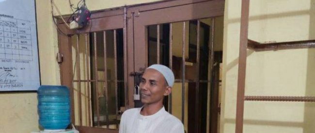 Munirwan, Kepala Desa atau Keuchik Meunasah Rayeuk, Kecamatan Nisam, Aceh Utara , yang ditahan aparat lantaran menjual bibit padi yang ia kembangkan sendiri (dok. KM)