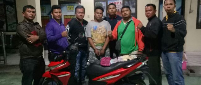Timsus Gurita Polres Tanjung Balai saat mengamankan pelaku jambret beserta barang bukti hasil tindak kejahatan, Sabtu 27/7/2019 (dok. KM)