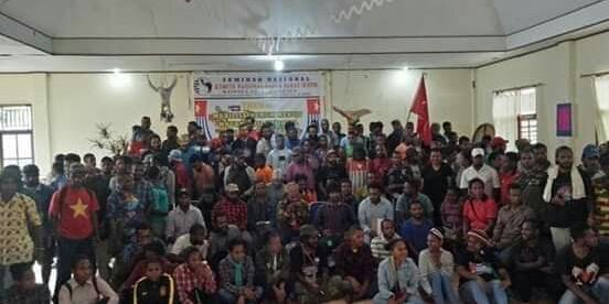 Ratusan mahasiswa Papua yang tergabung dalam KNPB Konsulat di Aula Asrama Papua di Tondano usai seminar sehari, Selasa 30/7/2019 (dok. KM)