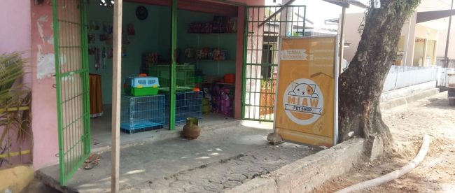 Kondisi kabel SKTM PLN Cabang Bangka yang nampak di atas permukaan tanah di Jl. RE Martadinata, Opas Indah, Kota Pangkalpinang (dok. KM)