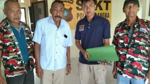 Sumino didampingi ormas LMP marcab Kabupaten Bangka saat membuat laporan pengaduan di Polres Bangka, Provinsi Babel (dok. KM)