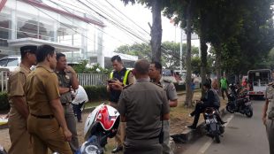 Peninjauan Satpol PP Kota Bogor Ke PKL Jalan KH. R Abdullah Bin Nuh Yasmin Kota Bogor, Senin 8/7/2019 (dok. KM)