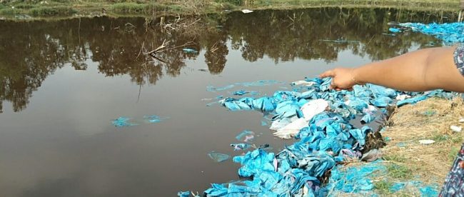 Kolam limbah terasi yang bau busuk dan dialirkan ke Sungai Bagan Asahan, Sumatera Utara (dok. KM)