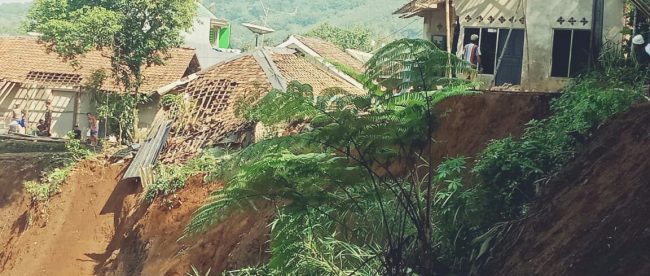 Kondisi rumah korban tanah longsor di Kp. Mekar Jaya, Desa Cibeber I,Â  Kabupaten Bogor (dok. KM)