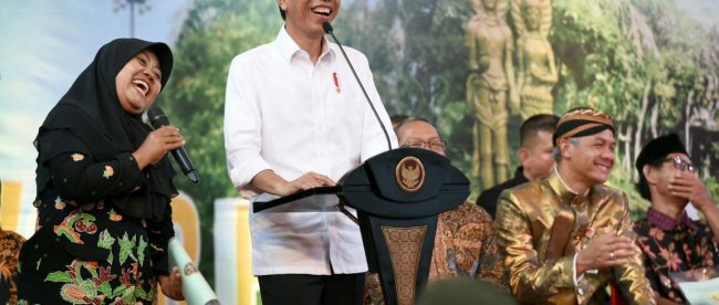 Presiden memberikan sambutan pada penyerahan sertifikat tanah di Purworejo, Kamis, 29/8/2019
