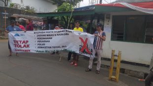 Spanduk warga Tegallega, Kota Bogor, yang menolak IMB apartemen GPPC (dok. KM)