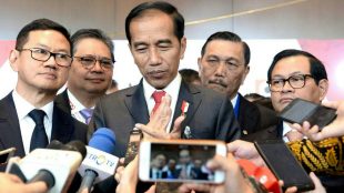 Presiden Joko Widodo memberikan keterangan pers atas berpulangnya Presiden ke-3 Republik Indonesia, B.J. Habibie, di Jakarta pada Rabu, 11/9/2019