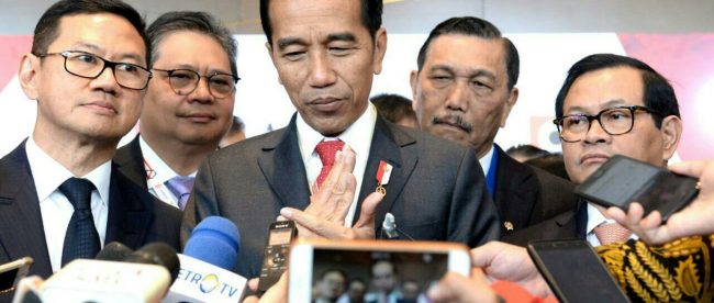 Presiden Joko Widodo memberikan keterangan pers atas berpulangnya Presiden ke-3 Republik Indonesia, B.J. Habibie, di Jakarta pada Rabu, 11/9/2019