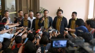 Presiden Jokowi memberikan keterangan perihal UU KPK di Hotel Sultan, Jakarta, Senin 16/9/2019