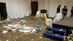 Bekas pengrusakan yang terjadi saat penyelenggaraan Musyawarah Nasional Luar Biasa (Munaslub) MKGR, Kamis pagi (19/9/19) di Hotel Sultan, Jakarta.