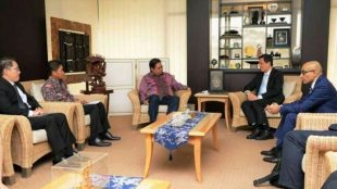 Menteri Perindustrian Airlangga Hartarto menerima kunjungan Menteri Industri dan Perdagangan Singapura Chan Chun Sing untuk kerja sama dalam bidang pengembangan pendidikan vokasi di Jakarta, Kamis 19/9/2019