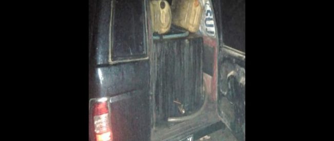 Salah satu mobil yang digunakan dalam penimbunan solar ilegal yang di Waringinkurung, Serang, Banten.