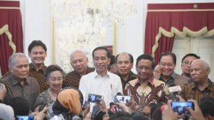 Presiden Joko Widodo memberikan keterangan pers setelah pertemuan dengan cendekiawan dan budayawan di Istana Negara, Jakarta, Kamis 26/9/2019 (dok. KM)