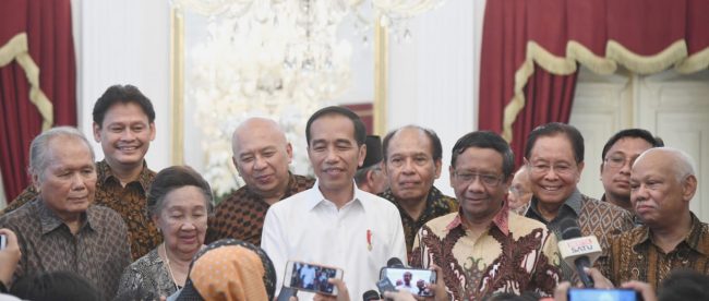 Presiden Joko Widodo memberikan keterangan pers setelah pertemuan dengan cendekiawan dan budayawan di Istana Negara, Jakarta, Kamis 26/9/2019 (dok. KM)