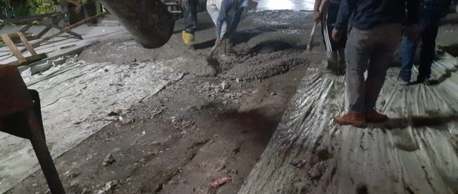 Pekerjaan pengecoran jalan di Perum Koperpu RT 006/04 Desa Karangsatria, Tambun Utara, Kabupaten Bekasi (dok. KM)