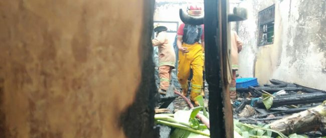 Kondisi rumah Ati, warga Desa Tapos 2, Tenjolaya, yang ludes terbakar pada Jumat 4/10/2019 (dok. KM)