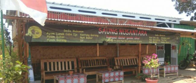 Kedai Lesehan Saung Nusantara milik Rochman Endy di Karawang, Jawa Barat (dok. KM)