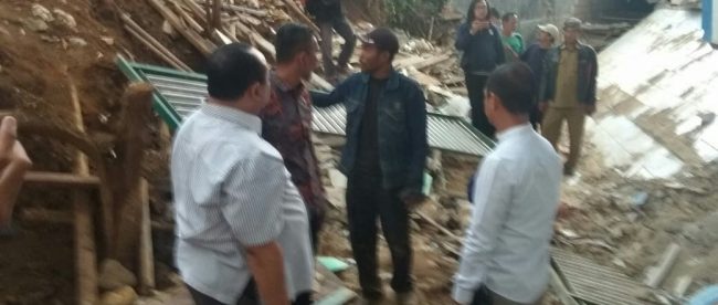 Pimpinan DPRD Kota Bogor saat sidak dampak robohnya pembangunan Mall Boxies Tajur (dok. lensaonline)